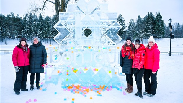 Tourisme Laval illumine l'hiver avec une immense sculpture de glace