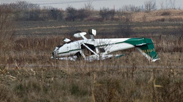 Un avion s'écrase au décollage