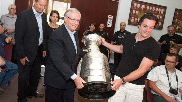 Bernier accueilli en héros avec la Coupe