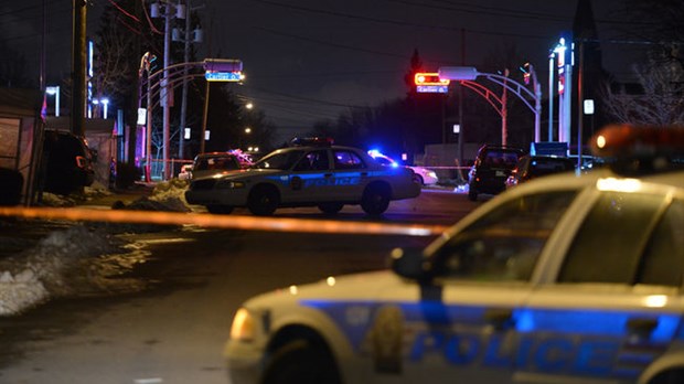 Les policiers tirent sur la voiture d’un suspect qui a embouti leur véhicule trois fois