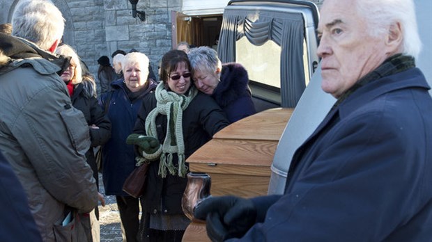 Funérailles émotives pour la camionneuse morte dans l’affaissement de terrain, à l’Épiphanie