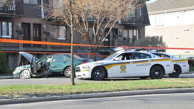 Poursuite policière à Laval : il refuse de sortir de sa voiture enflammée