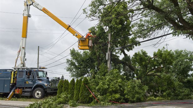 Orages et pannes : Laval procède au nettoyage