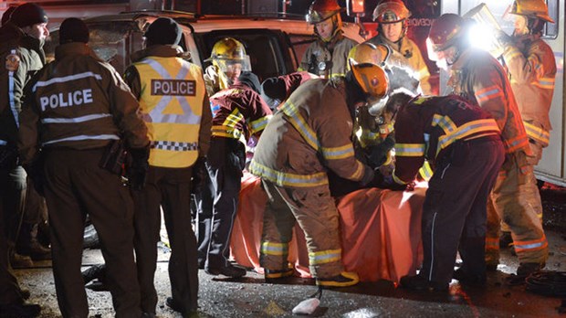 Laval : collision frontale entre un autobus et une fourgonnette