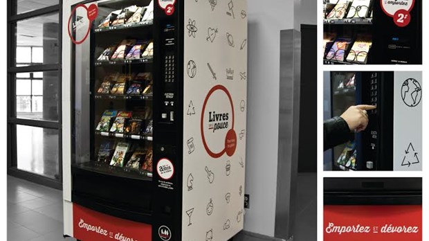 Une première machine distributrice de livres au Pavillon du bois Papineau