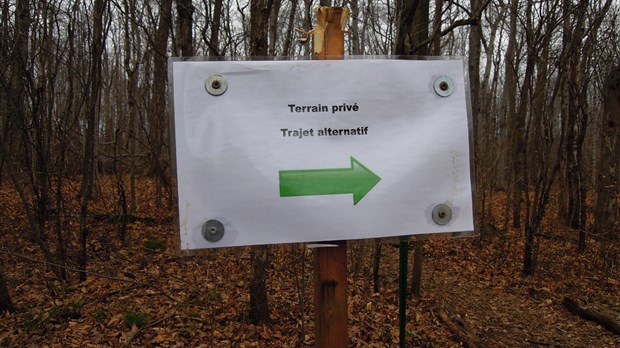 Le Bois de l’Équerre ferme un sentier