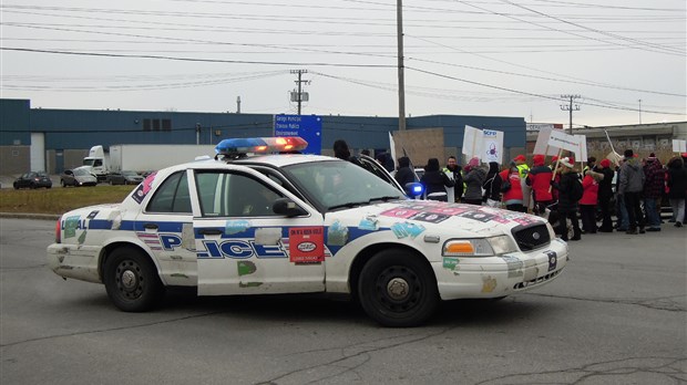 Pas de retour à l’uniforme pour les policiers de Laval