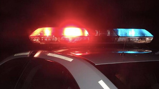 Il réalise qu'il s'est fait voler lorsque la police lui téléphone