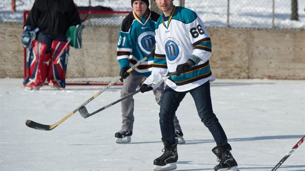 Une journée de hockey pour le député Léo Bureau-Blouin
