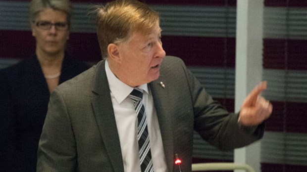 Le maire de Laval dévoile sa liste d’épicerie