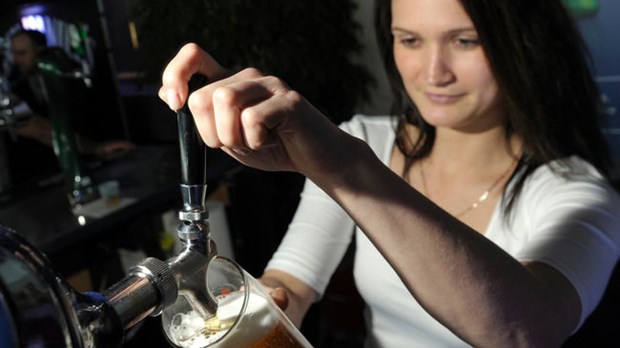 Les Québécois boivent moins de bière