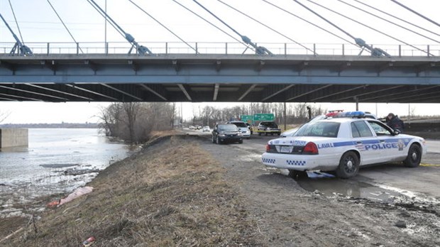 Un corps retrouvé sous le pont de l'autoroute 25