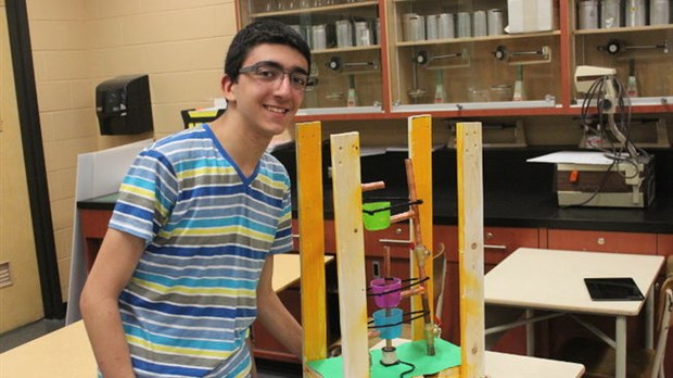 Jayson Mtanos s’illustre à la 53e Expo-sciences pancanadienne