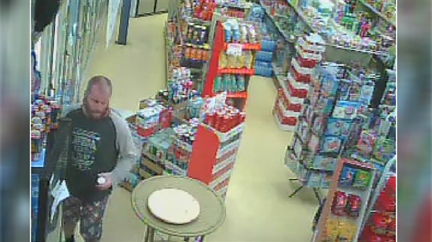 Deux suspects recherchés pour un vol dans un dépanneur de Sainte-Dorothée