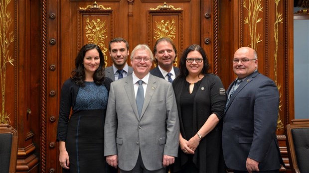Le député de Sainte-Rose Jean Habel souligne l'adoption du projet de loi 20