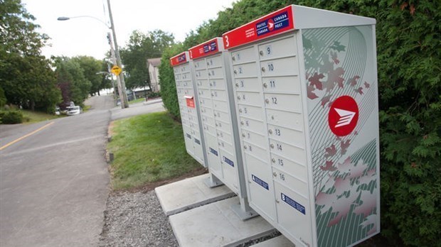 Fin du courrier à domicile : Le maire de Laval dénonce la décision de Postes Canada