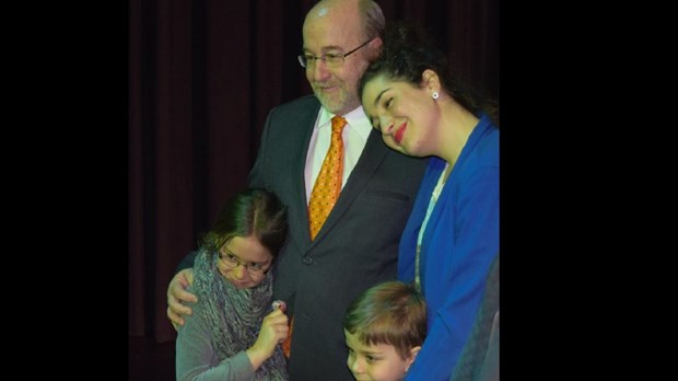 Mariana Mazza soutient le député de Laval-Les Îles, son beau-père