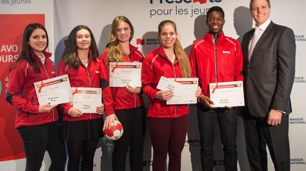 Des bourses totalisant 14 000 $ remises à quatre étudiants-athlètes lavallois