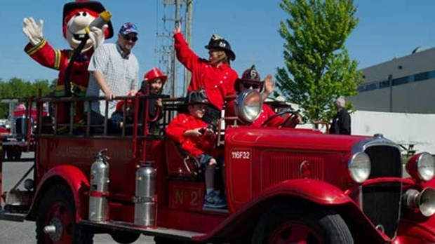 Stefie Shock et Alfa Rococo à la Grande fête des pompiers