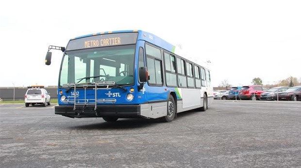 Une inhalothérapeute et un infirmier sauvent la vie d’un jeune homme dans un bus de la STL