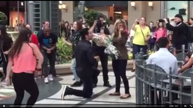 Demande en mariage au Carrefour Laval : la vidéo vue près de 200 000 fois