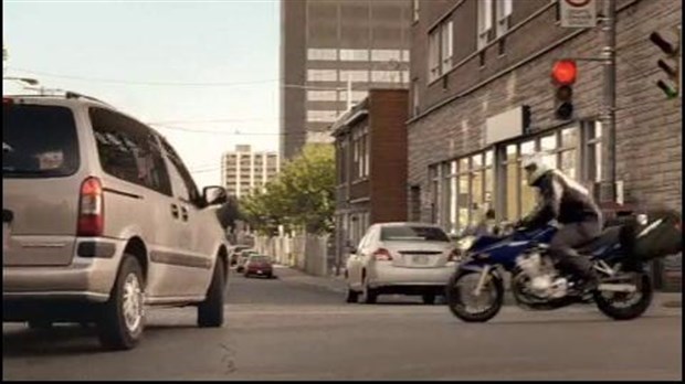 Motocyclistes et automobilistes, soyez vigilants!