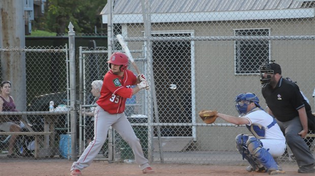 Les Bisons jouent le même tour aux Pirates