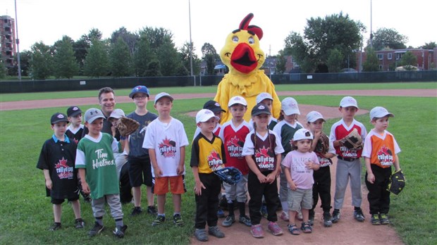 Les Pirates de Laval rendent hommage à deux clubs de baseball mineur