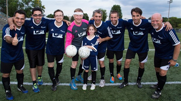 Les jeunes de la CSDL l'emporte 8 à 7 lors d'une partie de soccer contre les élus lavallois