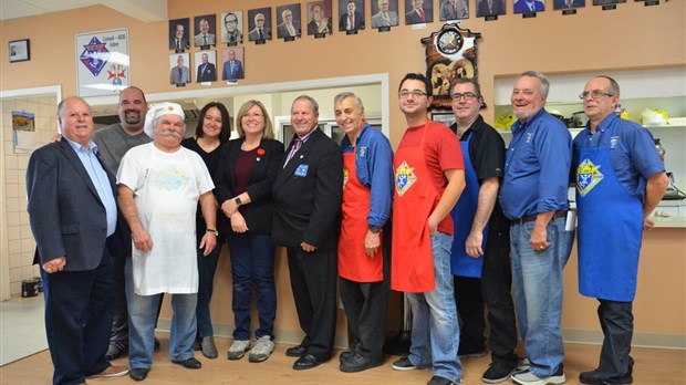 Plus de 160 citoyens réunis à Saint-François pour déjeuner avec la ministre Francine Charbonneau