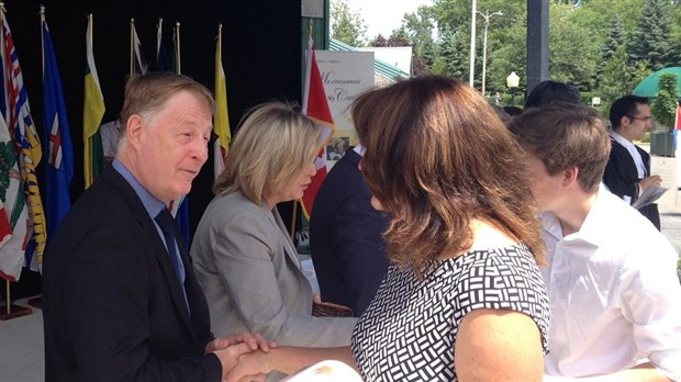 Le maire demers accueille des nouveaux citoyens canadiens