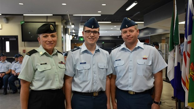 Un cadet de Sainte-Rose se démarque au Centre d’entraînement de vol des cadets de la Région de l’Est
