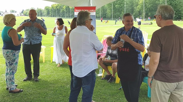  Yves Robillard se réjouit du succès de son premier barbecue du député