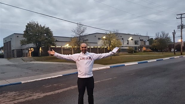 Nicolas Macrozonaris, candidat d’Action Laval, court pour vous dans Sainte-Dorothée