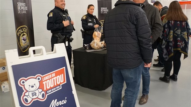 Place Bell envahie: 3217 toutous pour les enfants de Laval