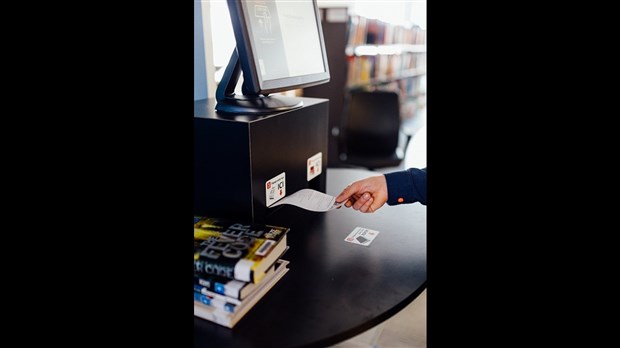 Les Bibliothèques de Laval s’équipent de bornes de prêt en libre-service