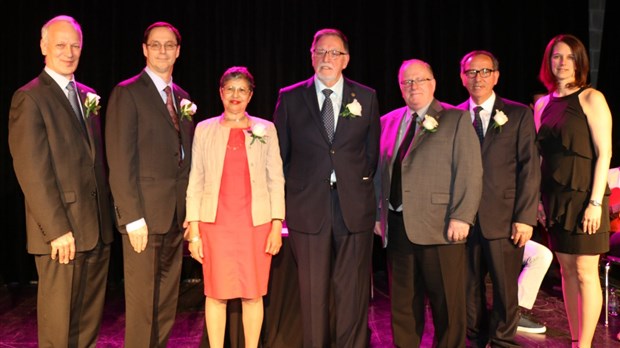 Quatre membres du personnel honorés pour leur contribution exceptionnelle