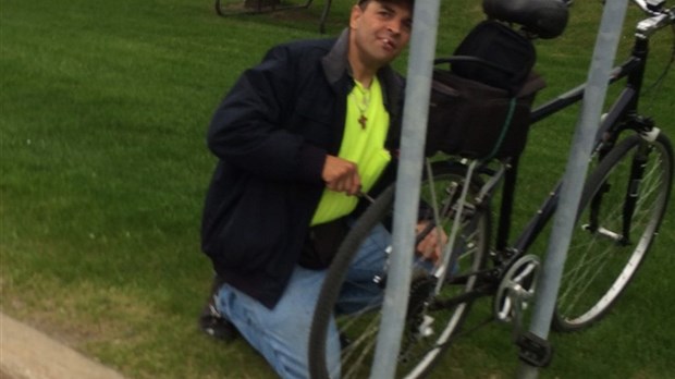Suspect de menace de mort et vol recherché