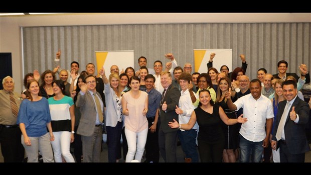 Les candidats du Mouvement lavallois  ̶  Équipe Marc Demers  en tournée dans les commerces de proximité