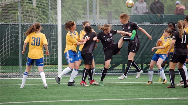 Le CS Monteuil tient tête au Dynamo de Québec