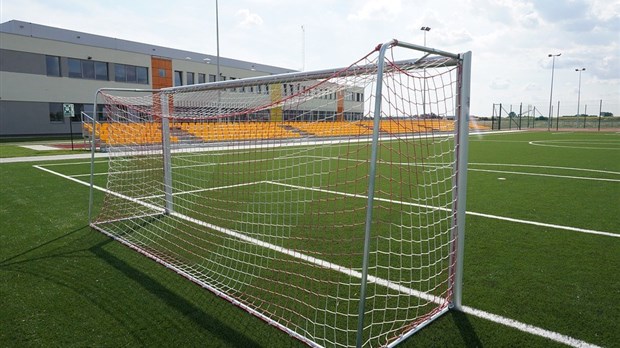 Investissement de près de 1,5 M $ pour la construction d'un terrain de soccer-football synthétique à l'école Curé-Antoine-Labelle