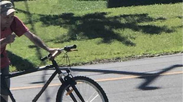 Un voleur de colis est recherché par la police de Laval 