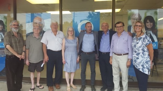 Le PQ de Mille-Îles inaugure son local électoral