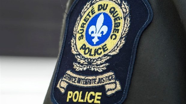 Présence policière dans des établissements licenciés : trois personnes arrêtées dans la région de Laval