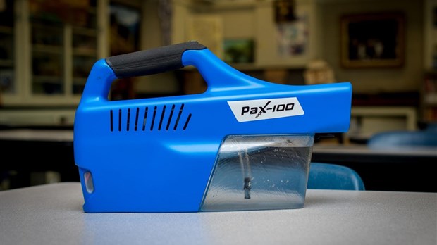 Un pulvérisateur électrostatique de désinfectant fabriqué à Laval