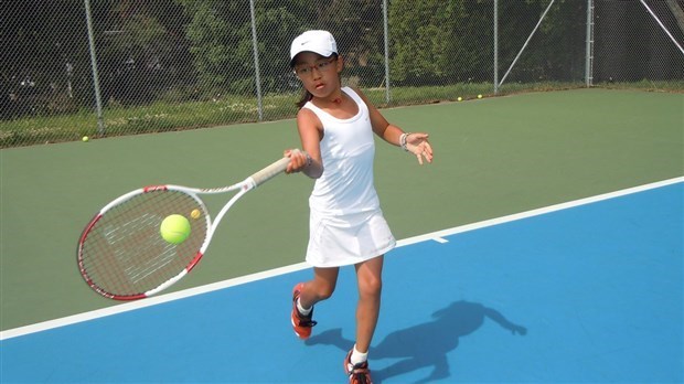 Laval rouvre progressive des terrains de tennis extérieurs