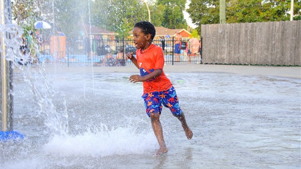 Accès à des piscines, jeux d’eau et haltes climatisées