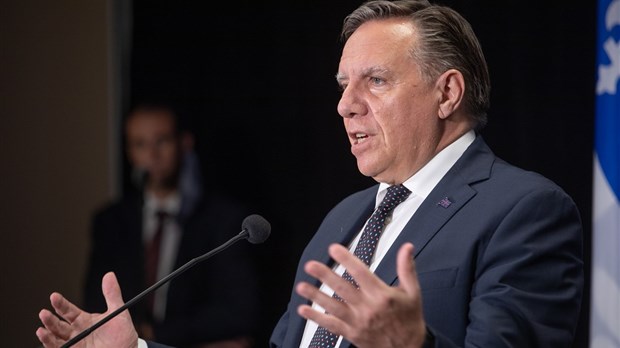 Porter un masque, c'est un geste respectueux, dit François Legault