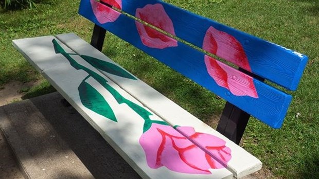 Les bancs du parc Bernard-Landry transformés en oeuvres