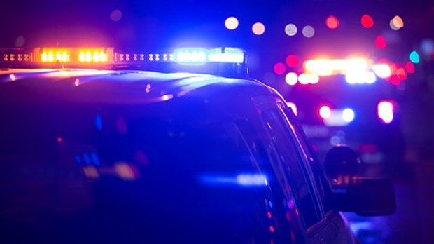 Laval : un homme arrêté pour entrave chute violemment